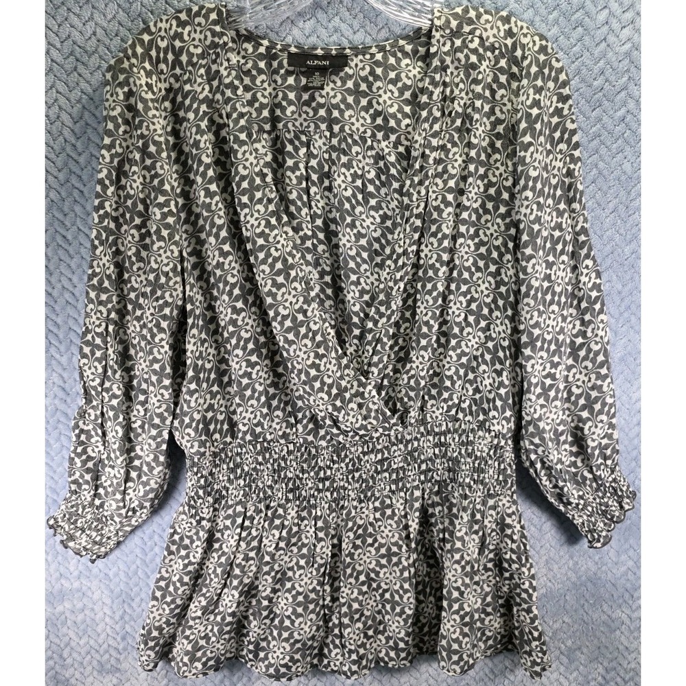 Alfani Stretchy Blouse Womens Size 10 White Gray All Over Print Minimalist Sexy
